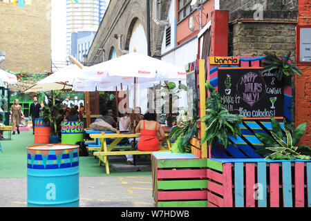 Barrio Shoreditch, Brasilianische inspiriert Cocktail Bar unter der Bahn Bögen auf Rivington Street in Hackney, London EC2, England, Großbritannien Stockfoto