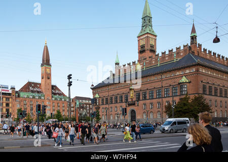 Kopenhagen, Dänemark; das radhus (Rathaus) und Scandic Palace Hotel in Radhuspladsen, Stadtzentrum, Kopenhagen, Dänemark, Skandinavien Europa Stockfoto