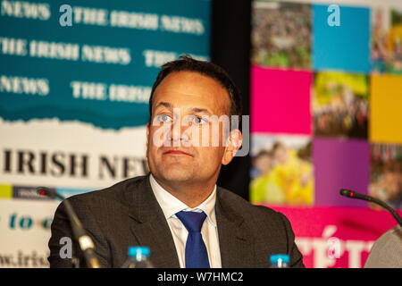 6. August 2019, die St. Mary's College in Belfast. Taoiseach Leo Varadkar Fine Gael. war eines der zentralen Führung Zahlen von politischen Parteien, der auf der Insel Irland, die ihre Sicht auf aktuelle Themen wie Brexit und die Grenze Umfrage vorgestellt Stockfoto