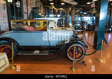 Istanbul, Türkei, März 2019: Klassische Autos in Rahmi M. Koc Industrial Museum. Koc Museum hat eine der größten Auto Fahrzeuge Sammlung in der Türkei. Ha Stockfoto