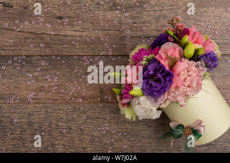 Blumenstrauß aus farbenfrohen frische Blumen mit Kopie Raum Stockfoto