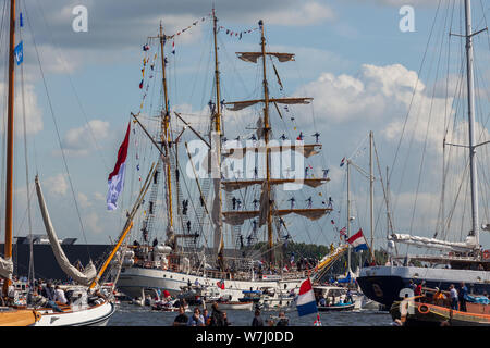 Amsterdam, Niederlande. 19 Aug, 2010. AMSTERDAM, 19-08-2010, Noordzeekanaal, Sail Amsterdam 2010, Schiffe auf dem noordzeekanaal während der Sail-in Credit: Pro Schüsse/Alamy leben Nachrichten Stockfoto