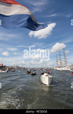 AMSTERDAM, 19-08-2010, Noordzeekanaal, Sail Amsterdam 2010, Schiffe auf dem noordzeekanaal während der Sail-in Stockfoto