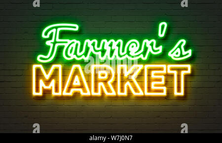Farmers Market Leuchtreklame auf Mauer Hintergrund Stockfoto