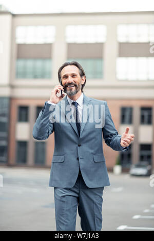 Fröhliche Geschäftsmann, Frau zwar gute Nachrichten Stockfoto