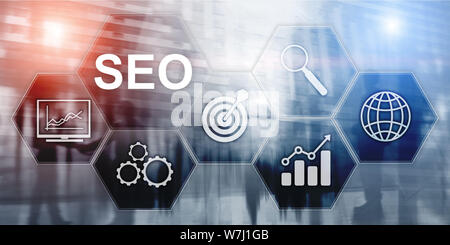 Suchmaschine Optimierung SEO auf abstrakten betriebswirtschaftlichen Hintergrund. Mixed Media. Stockfoto