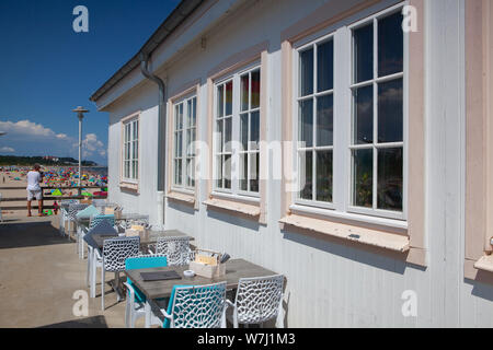 Ahlbeck, Deutschland - August 3, 2019: Detail des Restaurant auf der Seebrücke Ahlbeck. Es ist die älteste Pier in Deutschland. Die Pier erstreckt sich von der Kaiserlichen Bea Stockfoto