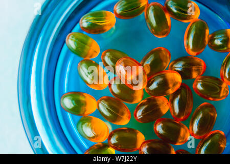 Vitamin D Orange Soft Gelatine Kapsel Verwendung in der pharmazeutischen Herstellung für ölige enthalten Vitamine und Nahrungsergänzungsmittel Stockfoto