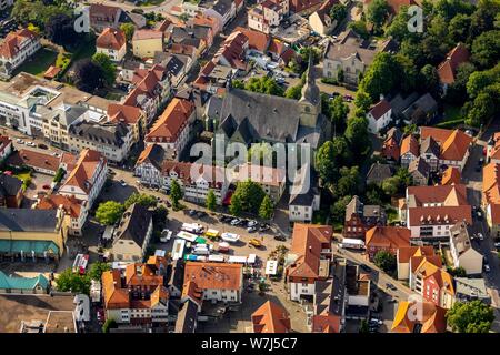 Luftaufnahme, Innenstadt mit Marktplatz und Kirche St. Walburga, Werl, Nordrhein-Westfalen, Deutschland Stockfoto