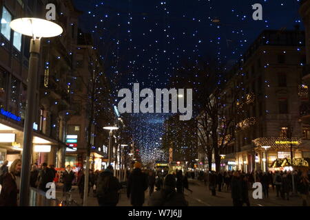 Weihnachten entlang der Bahnhofstrasse Stockfoto