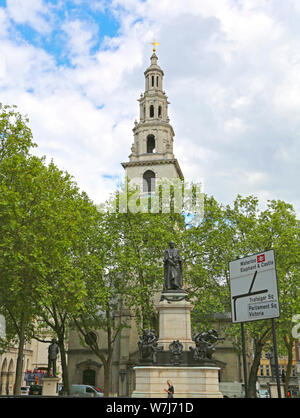 London, Großbritannien - 23 Mai 2016: St Clement Danes, Anglikanische Kirche in der Stadt von Westminster, erbaut von Architekt Christopher Wren. Stockfoto