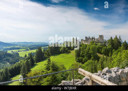 Deutschland, Bayern, Allgäu, Eisenberg Schloss, Blick auf die Burg Hohenfreyberg Stockfoto