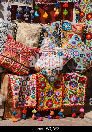 Alpaca Schals, Schals und Kleidung, Souvenirs, Pisac, Peru Stockfoto