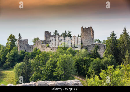 Deutschland, Bayern, Allgäu, Eisenberg Schloss, Blick auf die Burg Hohenfreyberg Stockfoto
