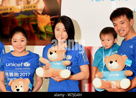 Chinesischen Olympischen tauchen Meister Guo Jingjing, Mitte, die an Kenneth Fok Kai verheiratet ist - Kong, Enkel des späten Hong Kong Business tycoon Henry Fok Stockfoto