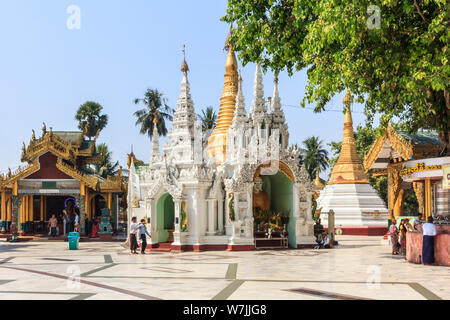 Yangon, Myanmar-May 6 2014: Gebäude in der Shwedagon Pagode. Die Pagode ist der heiligste in allen von Myanmar. Stockfoto