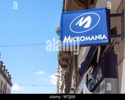 LYON, Frankreich - 14. JULI 2019: micromania Logo auf Ihren lokalen Shop in Lyon. Micromania ist der größte Videospiel Einzelhändler für Frankreich, Ast von GameStop Stockfoto