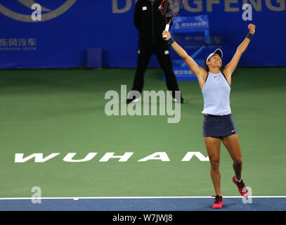 Caroline Garcia von feiert Frankreich nach dem Sieg über Maria Sakkari Griechenlands in ihrem Halbfinale der Frauen singles während der wta Wuhan öffnen Stockfoto