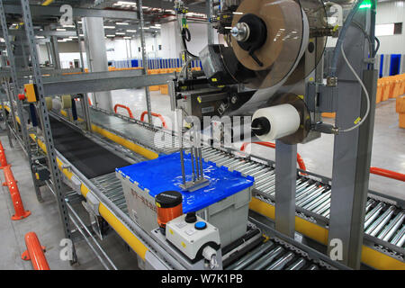 Innenansicht des smart Warehouse in der dritten Generation umfassende Logistik Basis der Suning Gruppe in Nanjing, China Jiangsu provin Stockfoto