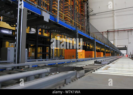 Innenansicht des smart Warehouse in der dritten Generation umfassende Logistik Basis der Suning Gruppe in Nanjing, China Jiangsu provin Stockfoto