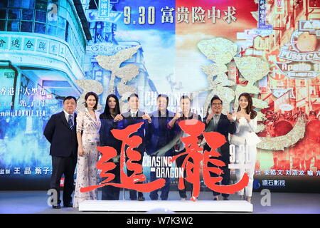 (Von links) Hong Kong Regisseur Wong Jing, Chinesischen Schauspielerinnen Hu lief und Xu Elhazray ahmed Hamadi, Hong Kong Darsteller Andy Lau, Bona Film Gruppe Präsident Yu Dong, Hong Stockfoto