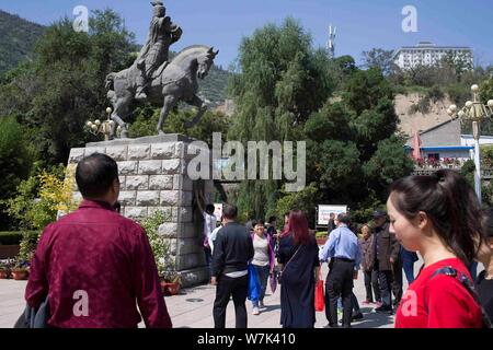 Eine touristische Anschläge eine Skulptur von Huo Qubing, eine herausragende militärische allgemein der westlichen Han-Dynastie (206 v. Chr. ¨ C9AD) während der Herrschaft von Kaiser Stockfoto