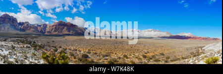 Panoramablick auf eine seltene schneefall im Red Rock Canyon in der Nähe von Las Vegas, Nevada Stockfoto