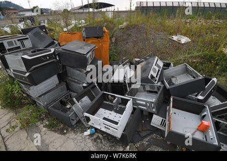 Ansicht einer stofflichen Verwertung site mit verschrottet Haushaltsgeräte in Guiyang city angehäuft, der Südwesten Chinas Provinz Guizhou, 12. September 2017. China ist Stockfoto