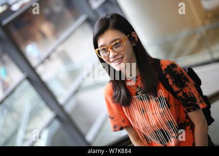 Chinesische supermodel Xi Mengyao, besser als Ming Xi bekannt ist, dargestellt an der Beijing Capital International Flughafen in Peking, China, 7. September 2017. Stockfoto