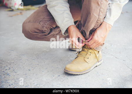 Mann tragen braune Stiefel. Travel Concept. Stockfoto