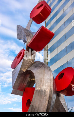 Entwined Skulptur von C.J. Ranzösischen an einem Enterprise Center in der northbank Bereich der Innenstadt von Jacksonville, Florida. (USA) Stockfoto