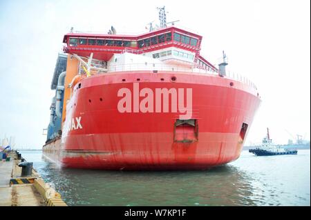Die 'Red Box Audax "semi-submersible marine Heavy Transport Schiff mit den beiden letzten Modul Herstellungen für Yamal LNG, Liquefied Natural Gas geladen Stockfoto