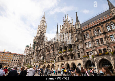 Das Neue Rathaus (Neues Rathaus) am Marienplatz in der Altstadt von München. Stockfoto