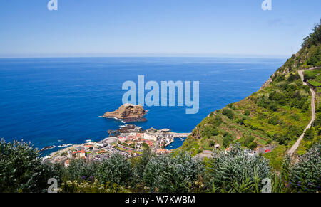 Blick über die einzigartige Bergwelt Öffnen auf Terrassen in Madeira, Portugal, Europa Stockfoto