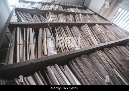 Alte Papiere, Bücher und Dokumente, die historischen Archive. Stockfoto