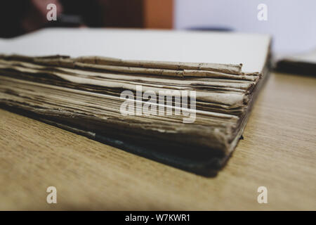 Alte Papiere, Bücher und Dokumente, die historischen Archive. Stockfoto