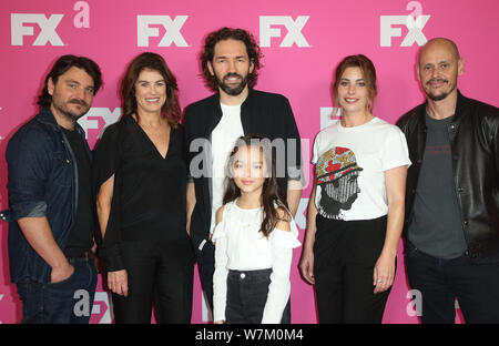 Beverly Hills, Kalifornien, USA. 06 Aug, 2019. Justin Rosniak, Michele Bennett, Nash Edgerton, Chika Yasumura, Brooke Satchwell, Scott Ryan, besucht die FX Networks Starwalk Red Carpet an TCA im Beverly Hilton Hotel am August 06, 2019 in Beverly Hills, Kalifornien. Credit: Faye Sadou/Medien Punch/Alamy leben Nachrichten Stockfoto