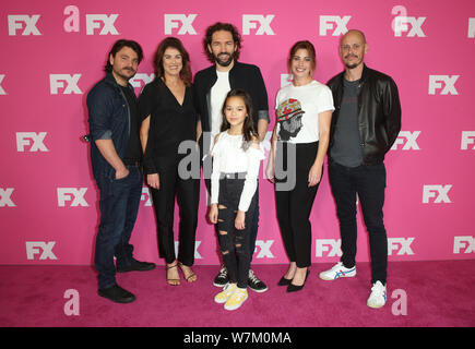 Beverly Hills, Kalifornien, USA. 06 Aug, 2019. Justin Rosniak, Michele Bennett, Nash Edgerton, Chika Yasumura, Brooke Satchwell, Scott Ryan, besucht die FX Networks Starwalk Red Carpet an TCA im Beverly Hilton Hotel am August 06, 2019 in Beverly Hills, Kalifornien. Credit: Faye Sadou/Medien Punch/Alamy leben Nachrichten Stockfoto