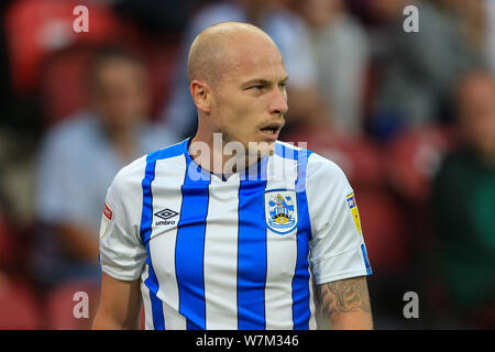 5. August 2019, John Smiths Stadion, Huddersfield England; Sky Bet Meisterschaft, Huddersfield Town vs Derby County; Aaron Mooy (10) von Huddersfield Town während des Spiels Credit: Mark Cosgrove/News Bilder der Englischen Football League Bilder unterliegen dem DataCo Lizenz Stockfoto