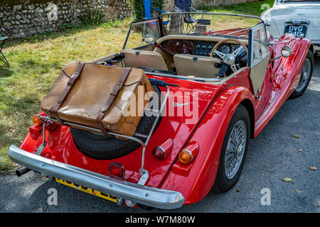 Ein Blick auf die hinteren Ende einer Hand gebaut Morgan Sports Car, ein britischer Klassiker, geparkt im malerischen Dorf Heydon in Norfolk Stockfoto