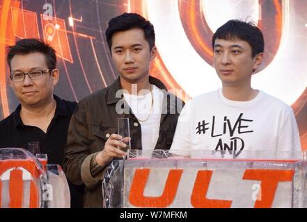 Wang Sicong, rechts, der Sohn von Wanda Group Chairman Wang Jianlin, besucht eine Pressekonferenz für die Ultra China Music Festival 2017 in Shanghai, Kinn Stockfoto