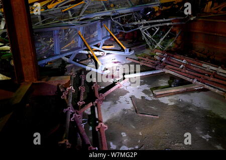 Die verformten Stahl Struktur einer eingestürzten Turm Kran auf einer Baustelle im Bezirk Haizhu in Guangzhou City, South China Guangdo Stockfoto