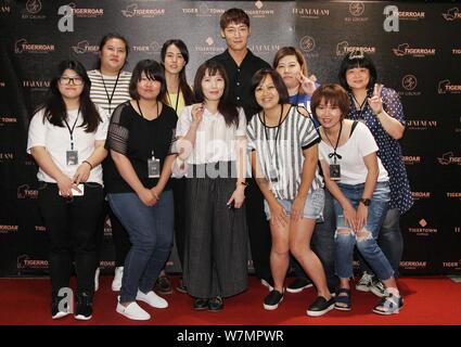 Koreanische Schauspielerin Choi Jin-hyuk, Mitte, besucht eine Werbeveranstaltung für Koreanische Küche in Taipei, Taiwan, 20. Juli 2017. Stockfoto
