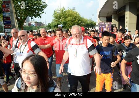 Pensionierter deutscher Fußball Spieler Miroslav Klose, Mitte, besucht einen Fan Meeting bei Bayern München in Shanghai, China, 19. Juli 2017. Stockfoto