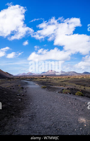 Spanien, Lanzarote, malerischen Wanderweg um populäre Vulkan El Cuervo in Caldera del corazoncillo Stockfoto