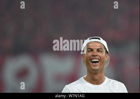 Portugiesische Fußballspieler Cristiano Ronaldo von Real Madrid reagiert bei vor dem 18. Runde zwischen Shanghai und Guangzhou SIPG Evergrande durin Stockfoto