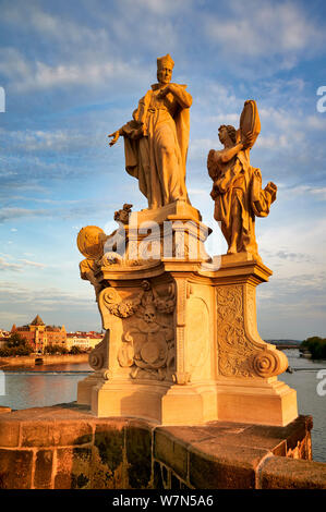 Die Statuen auf der Karlsbrücke. Prag, Tschechische Republik Stockfoto