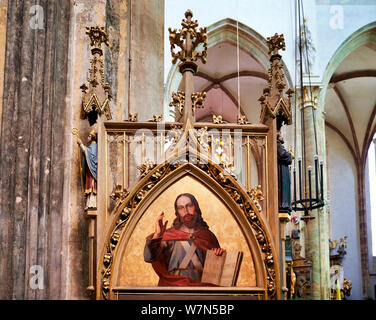 In Prag in der Tschechischen Republik. Die Innenräume der gotischen Kirche der Muttergottes vor dem Tyn in Old Town Square Stockfoto