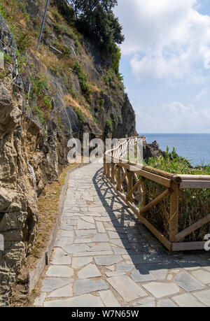 Coastal Path in der Cinque Terre, fünf Länder, Ligurien Italien. Riomaggiore. Beliebtes Touristenziel. Hinweis: Nicht die Via dell Amore. Stockfoto