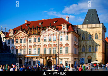 In Prag in der Tschechischen Republik. Kinsky Palast in der Altstadt Stockfoto